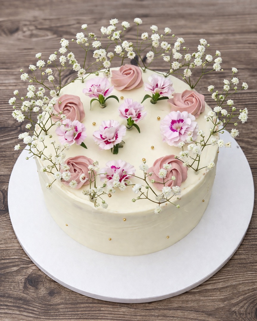Monifique Pâtisserie — Torte mit Buttercreme-Rosen